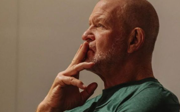 Lululemon创始人推动董事会斗争