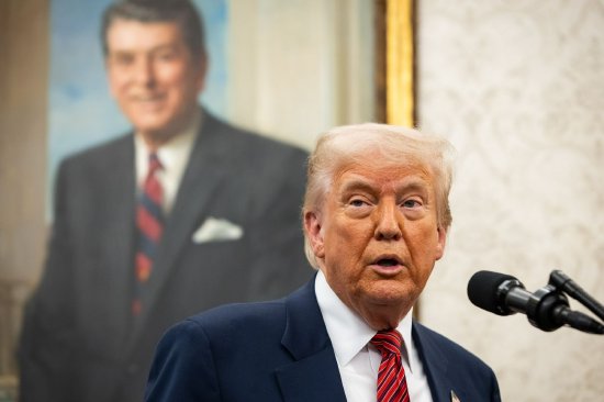 欲允外轮在美国港口间运货 特朗普政府拟暂停执