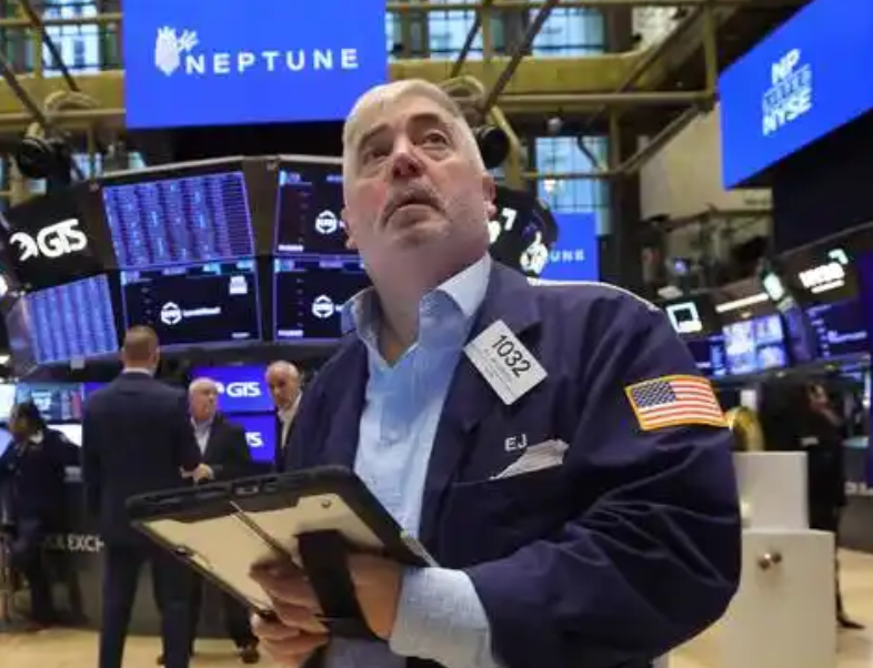 标普500指数下跌 科技巨头加码人工智能支出引担